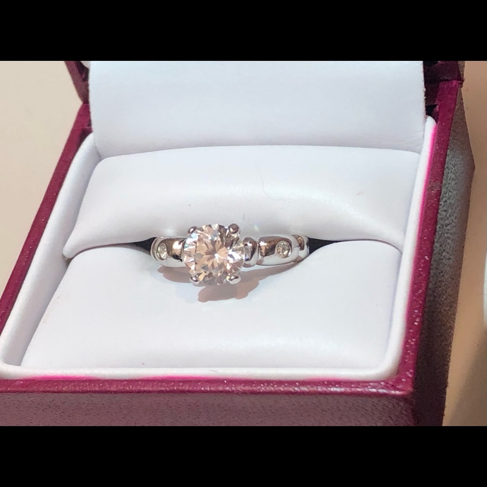 Ring 💍 - Picture 2 of 12